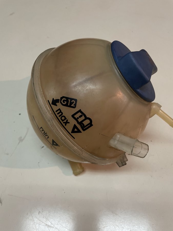 boca rashladne tečnosti 1J0121403B