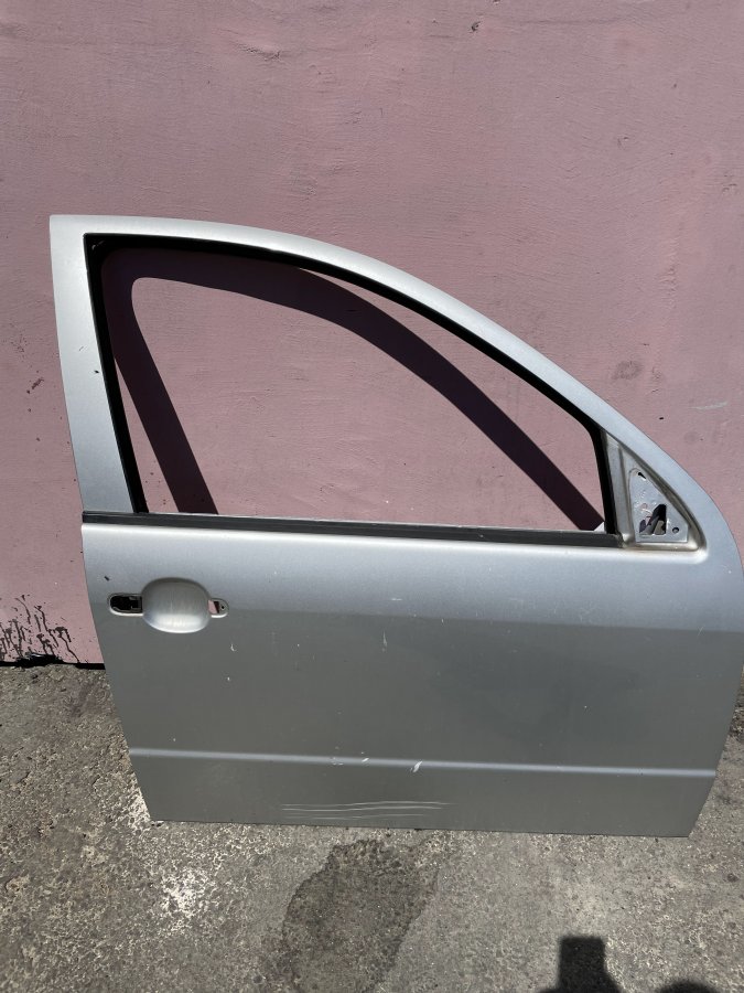 Vrata prednja desno 6Y0831056