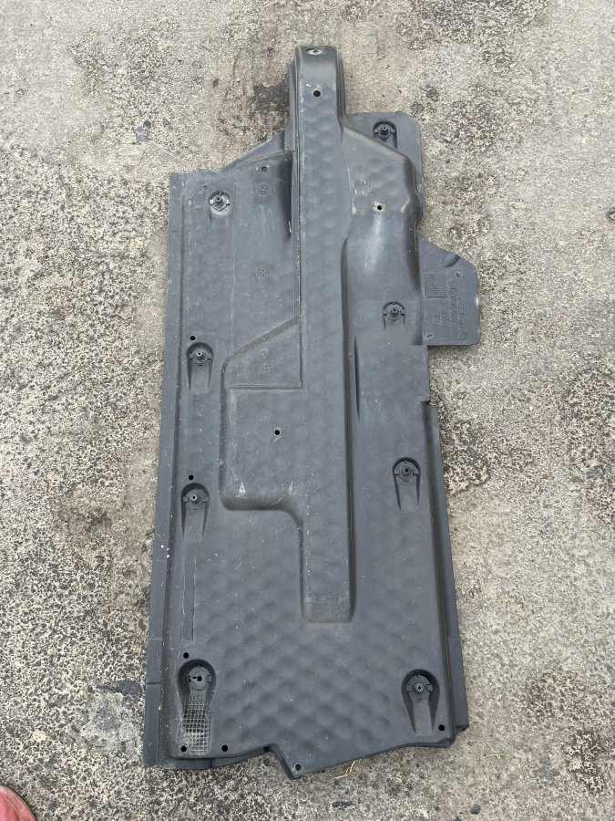 obloga donjeg dela desno 6Q0825202M