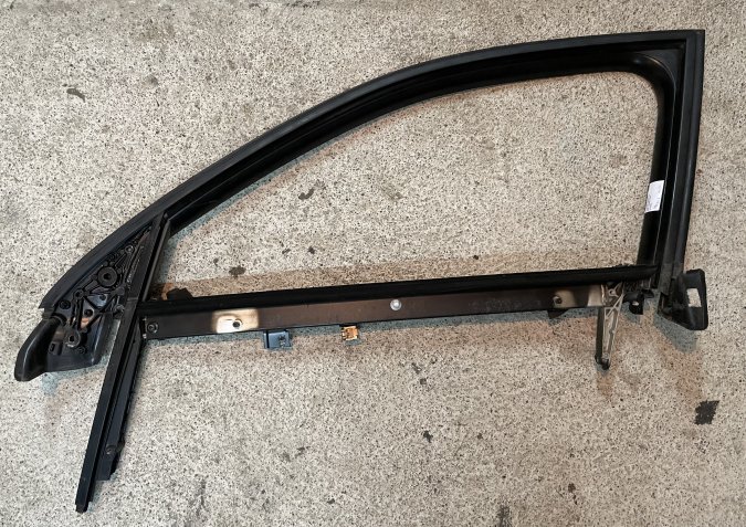 Ram prozora napred levo 8E0837629E