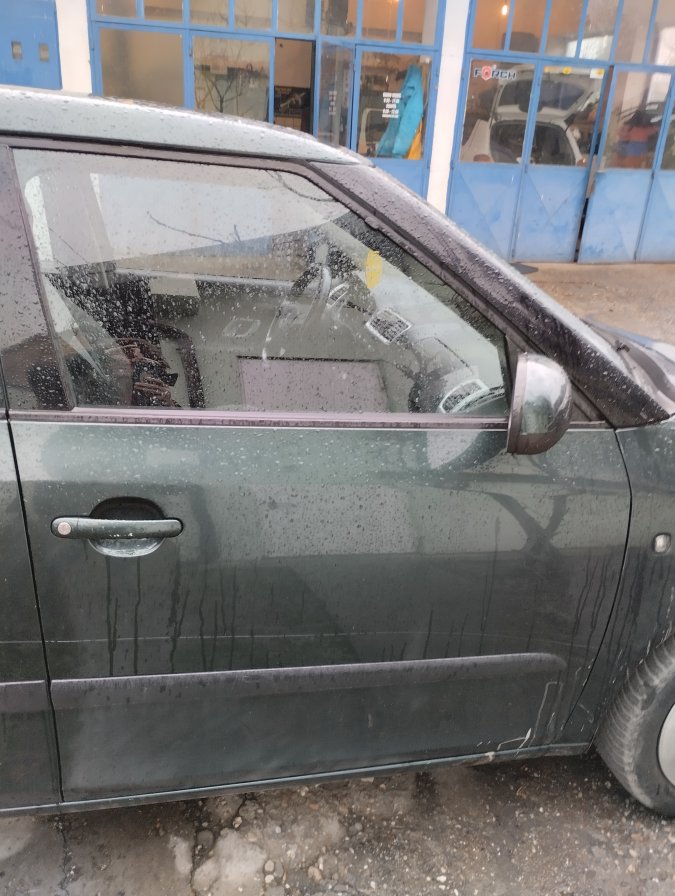 škoda fabia Mk2 prednja desna Vrata 5J6831056