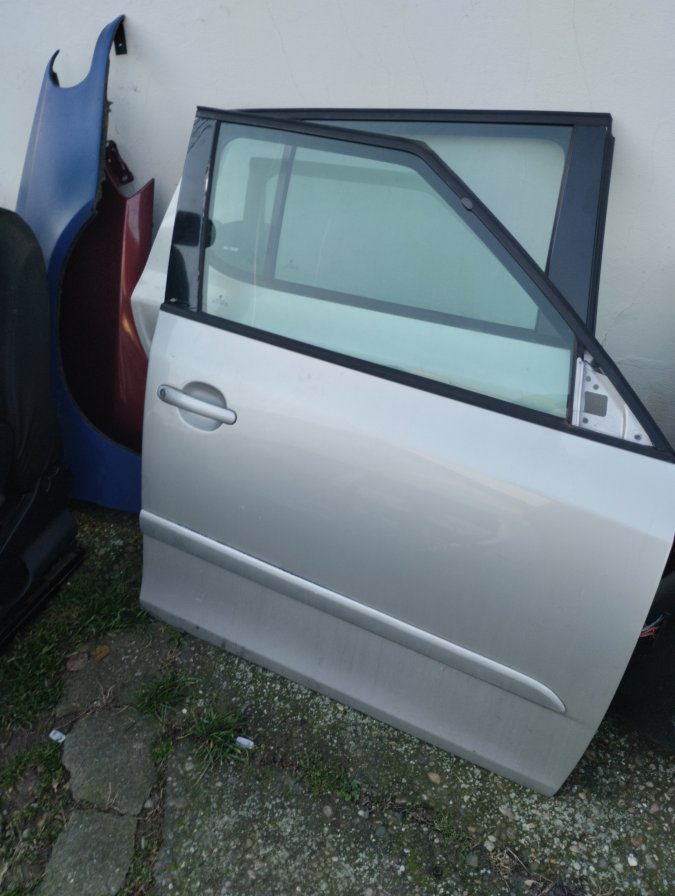 škoda fabia Mk2 prednja desna Vrata 5J6831056