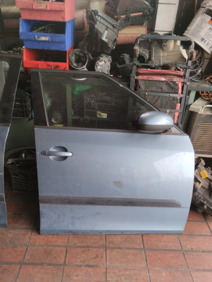 škoda fabia Mk2 prednja desna Vrata 5J6831056