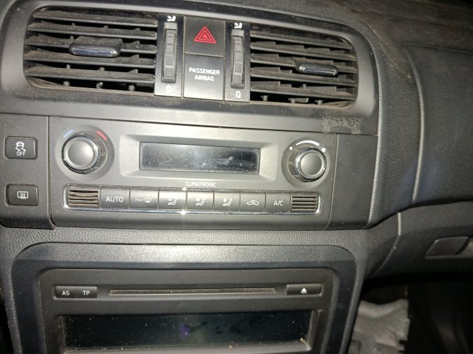ŠKODA FABIA MK2 komande za svež vazduh i grejač 5J0820045D