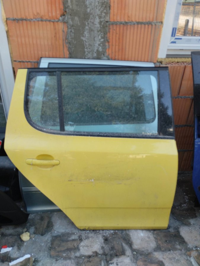 ŠKODA FABIA MK2 ZADNJA DESNA Vrata 5J6833056