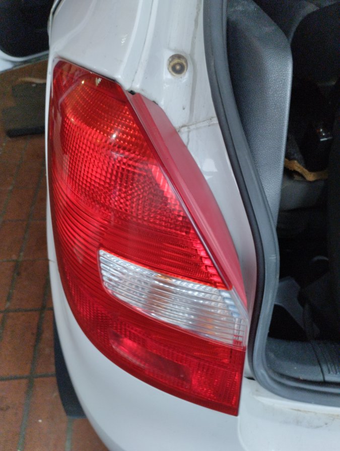 Skoda fabia Mk2 levo štop svetlo  5J6945111