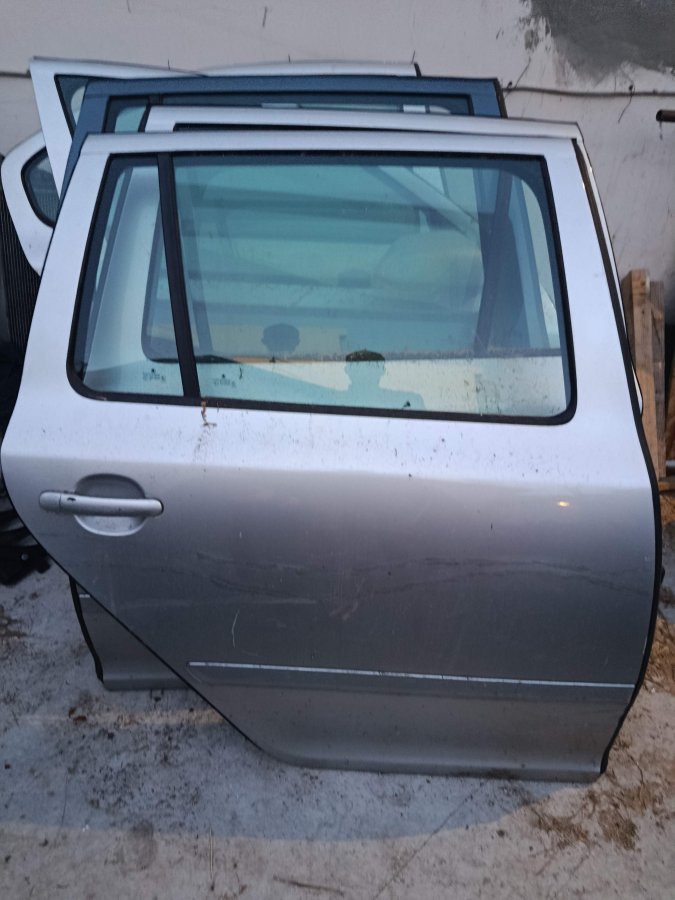 škoda octavia a5 zadnja desna vrata  1Z5833056