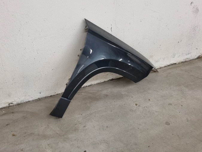 Seat Ateca / 2016-2022 / Desno krilo / Blatobran / Rub / ORIGINAL 575821106A