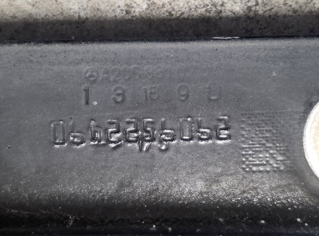Mercedes / C / W205 / 2014-2021 / Desno krilo / Blatobran / ORIGINAL A2058810201