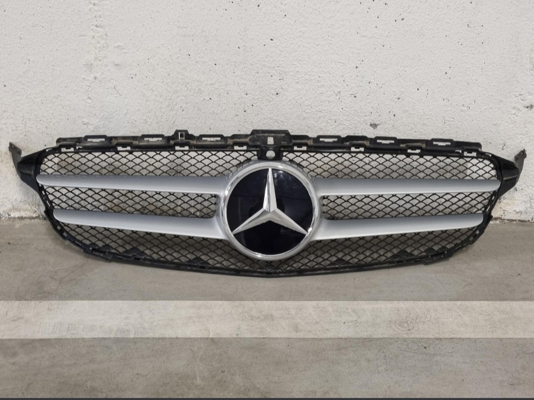 Mercedes C Klasa / W205 / 2014-2021 / Maska / ORIGINAL A2058805703