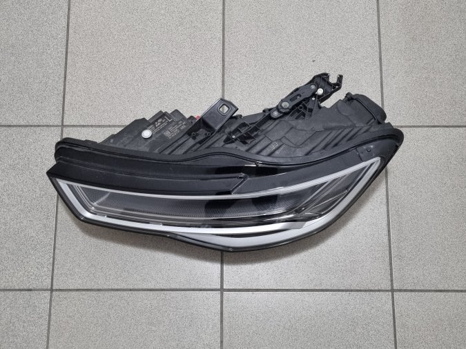 Audi A6 / C7 / 4G / 2014-2018 / Levi far / Matrix / ORIGINAL / NOVO  4G0941035