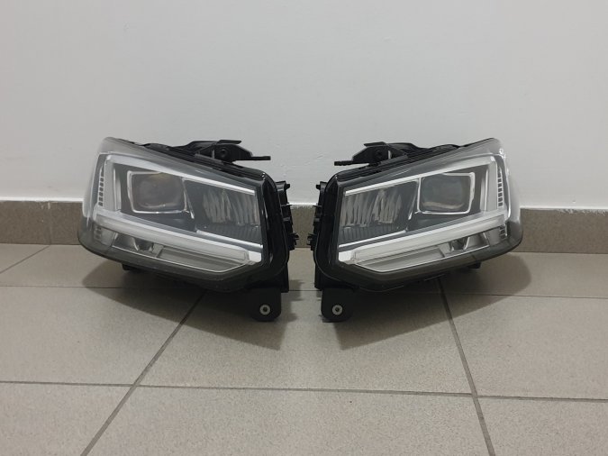 Audi Q2 / 81A / 2016-2020 / Desni far / Full LED / ORIGINAL  81A941034
