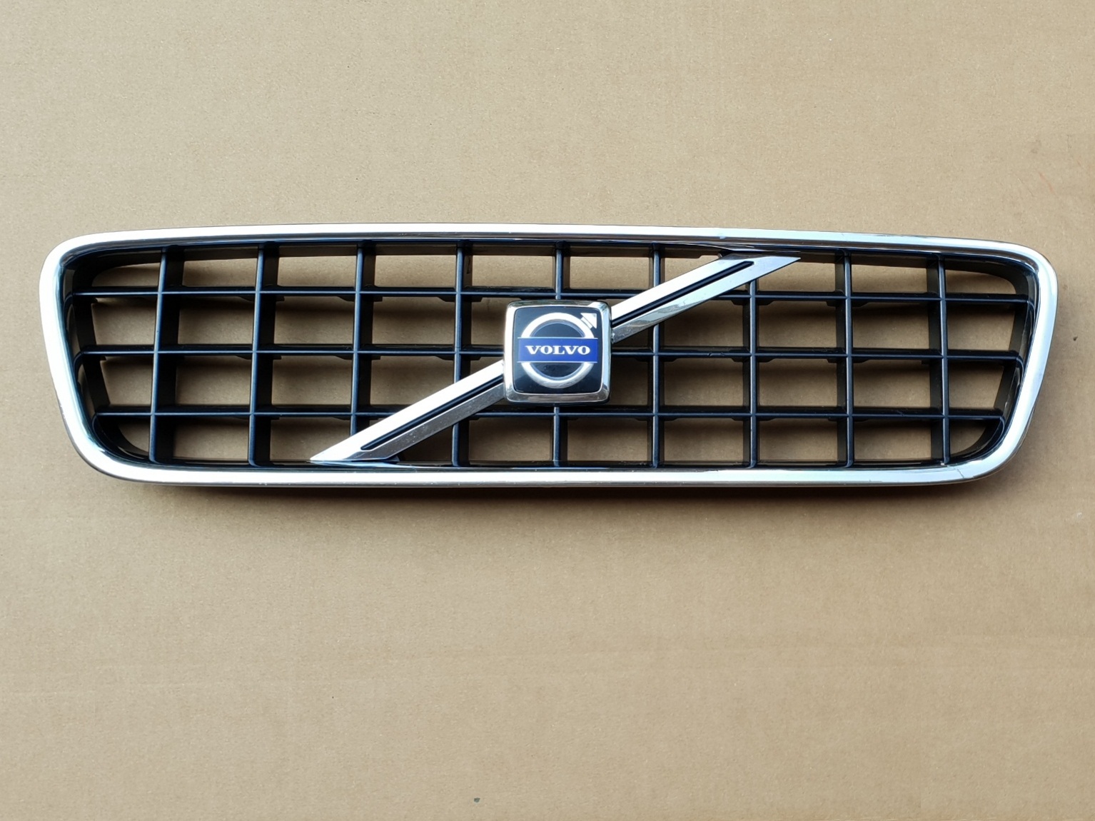 Volvo / XC90 / 2003-2010 / Maska / ORIGINAL 8620641
