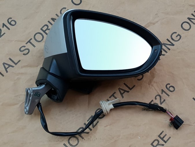 Vw Touran / 5T / 2015-2020 / Desni retrovizor / 6 Pinova / ORIGINAL 5TA857802