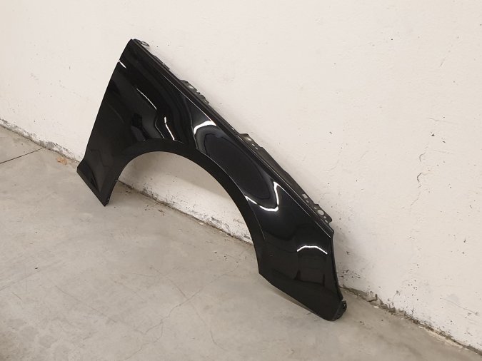 Audi A4 / 8W / 2020-2024 / Deno krilo / Blatobran / ORIGINAL 8W0821106A