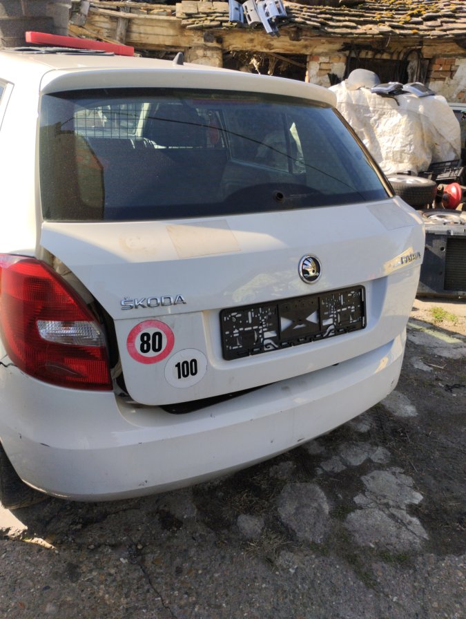 škoda fabia Mk2 gepek vrata  5J6827025