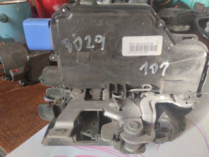 škoda fabia brava vozačkih vrata  3B1837015AR