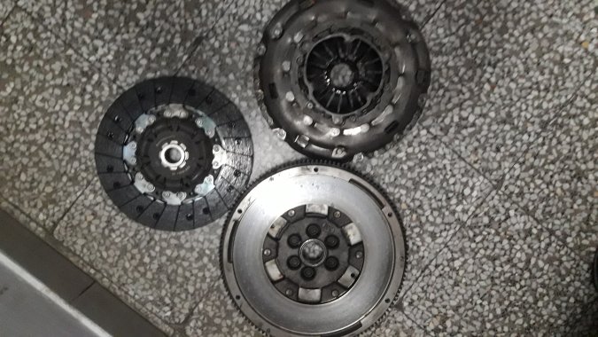 Set kvacila sa zamajcem Passat B7,,,2.0 TDI 2011g 5643246