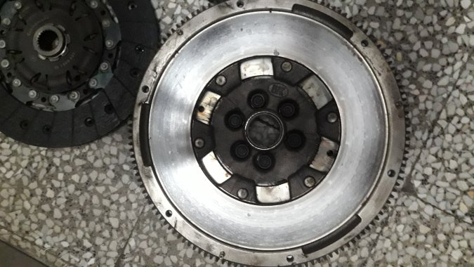 Set kvacila sa zamajcem Passat B7,,,2.0 TDI 2011g 5643246