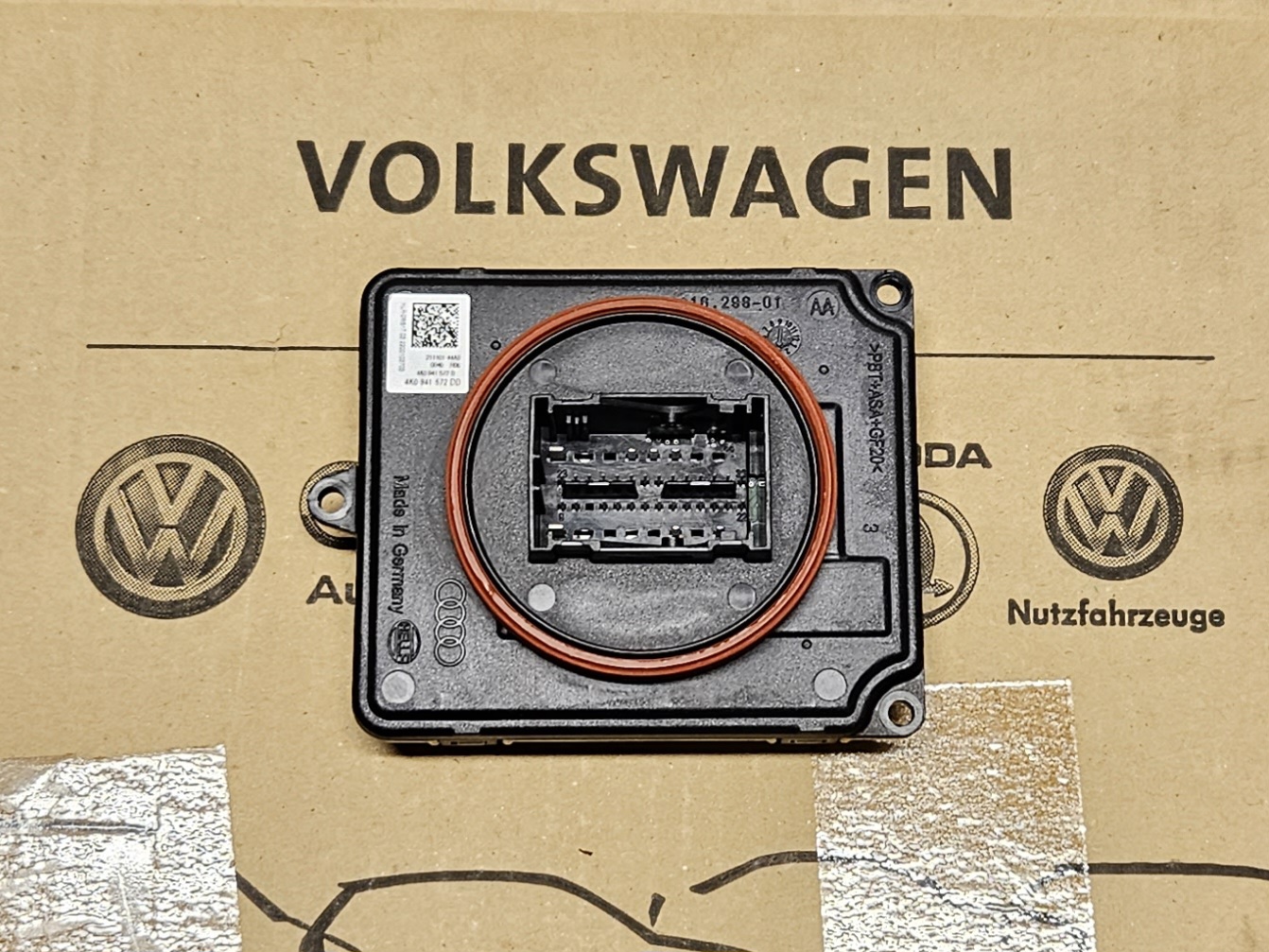 Audi / A4 / A6 / A7 / Q2 / Q3 / Modul fara / ORIGINAL / NOVO 4K0941572DD