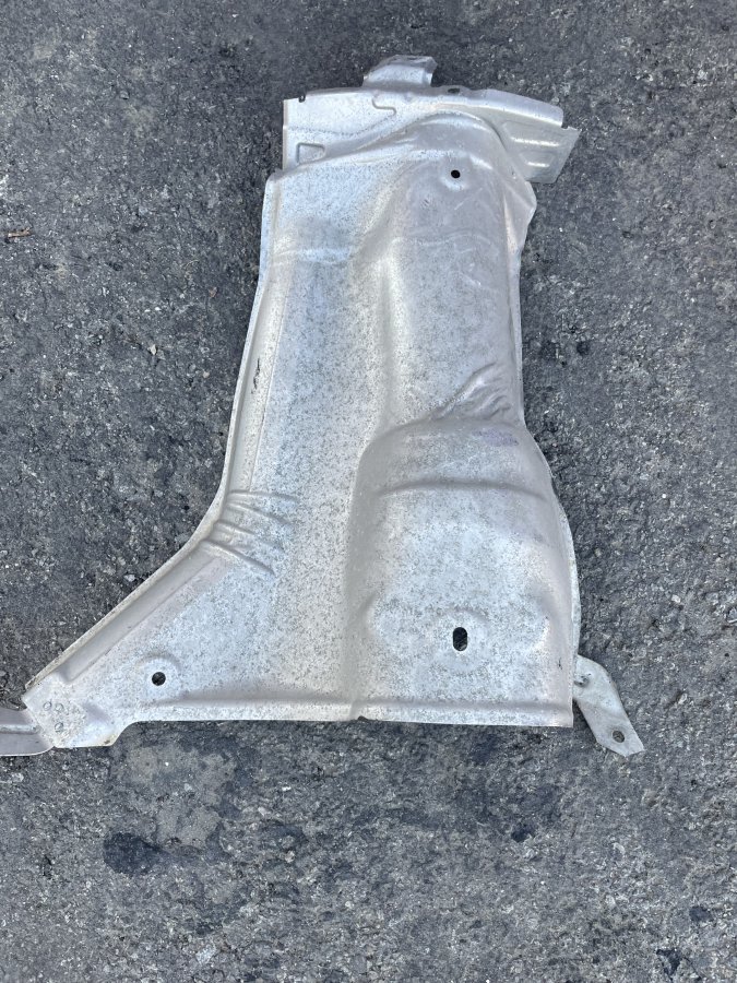 Toplotni stit rezervoar goriva 42054FG090