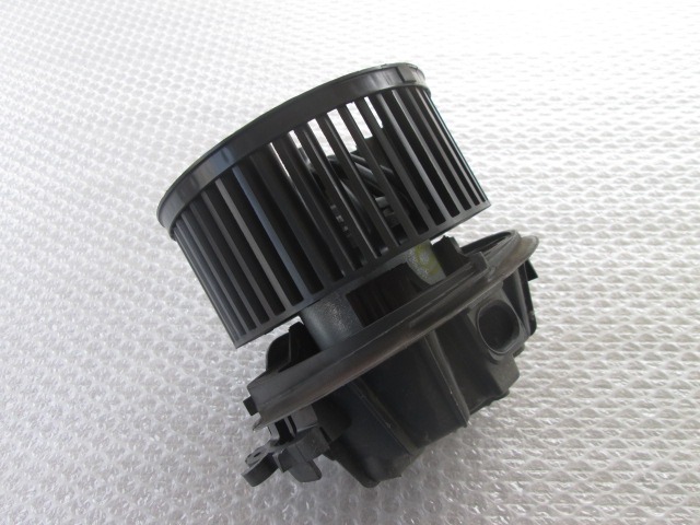 MOTOR VENTILACIJE KABINE 6441Q6