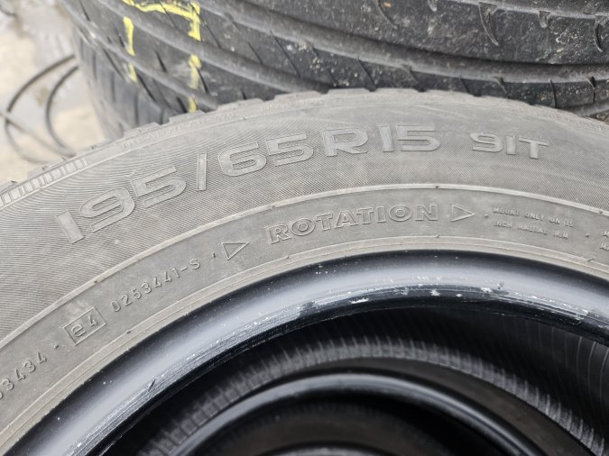 195/65 R15 Nokian