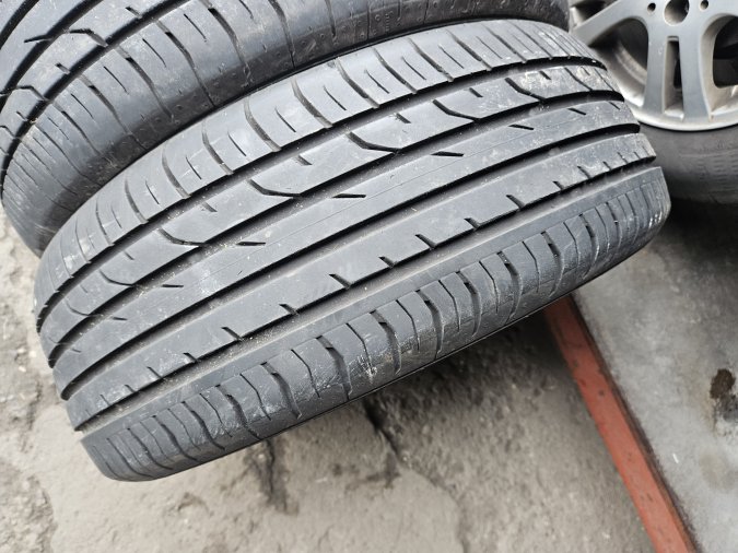 215/60 R16 Continental