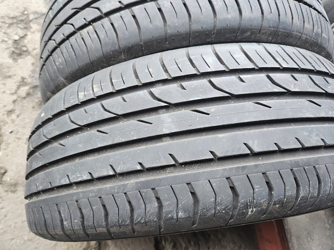 215/60 R16 Continental