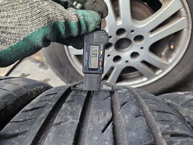 215/60 R16 Continental