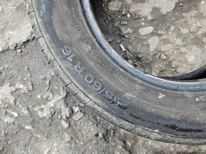 215/60 R16 Continental