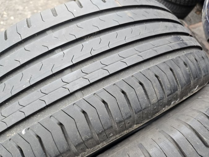 235/60 R18 Continental