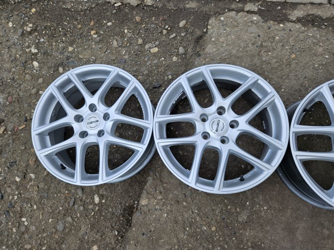 Aluminijumska felna 7.5J x R17 ET -40