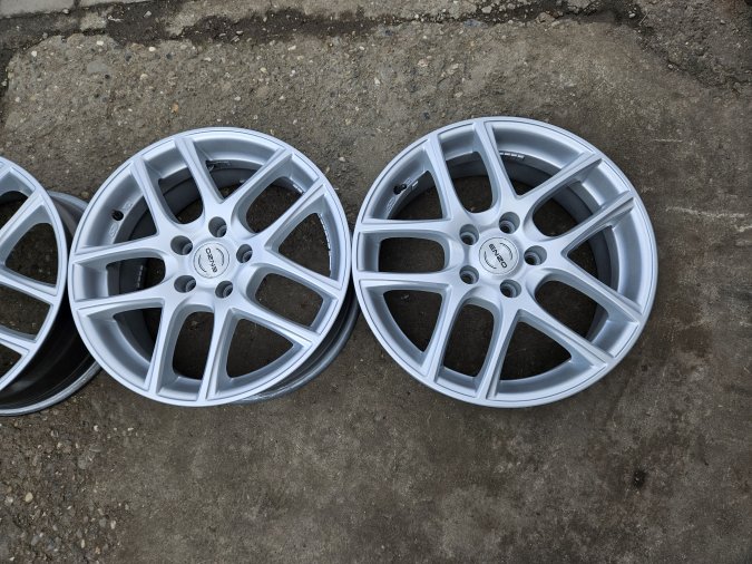 Aluminijumska felna 7.5J x R17 ET -40