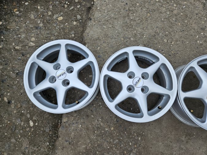 Aluminijumska felna 6J x R15 ET -40