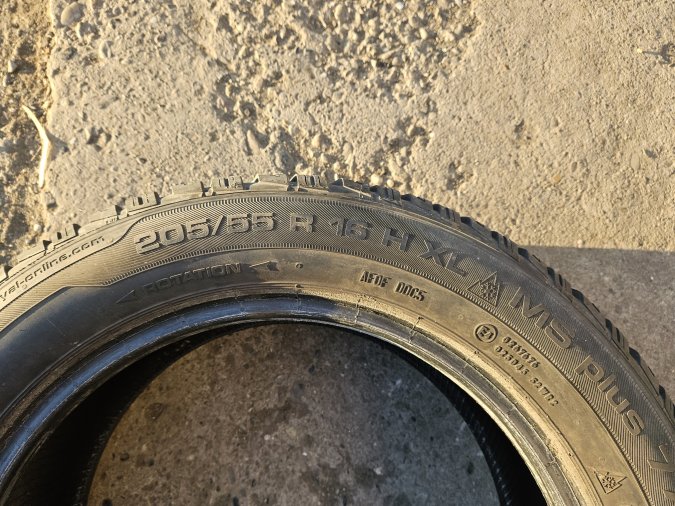 205/55 R16 Uniroyal