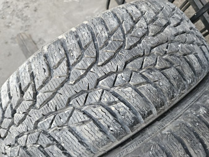 195/60 R16 Nokian