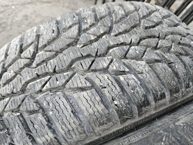 195/60 R16 Nokian
