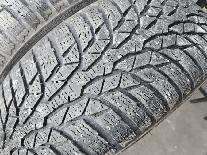 195/60 R16 Nokian