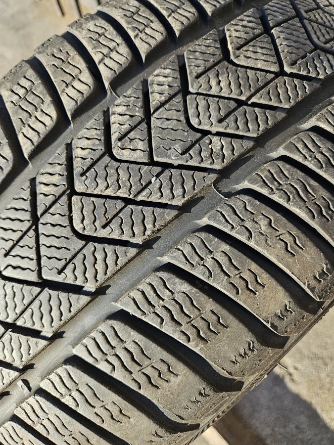 245/45 R18 Pireli