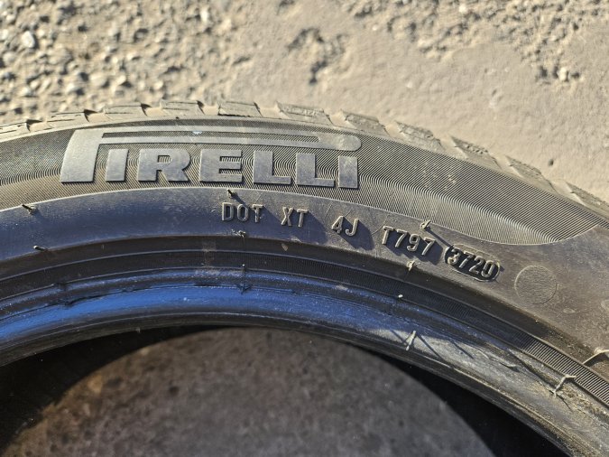 245/45 R18 Pireli