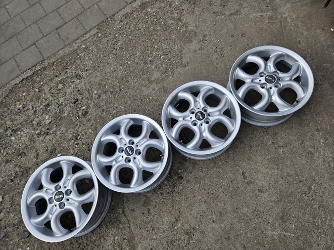 Aluminijumska felna 6J x R16 ET 0