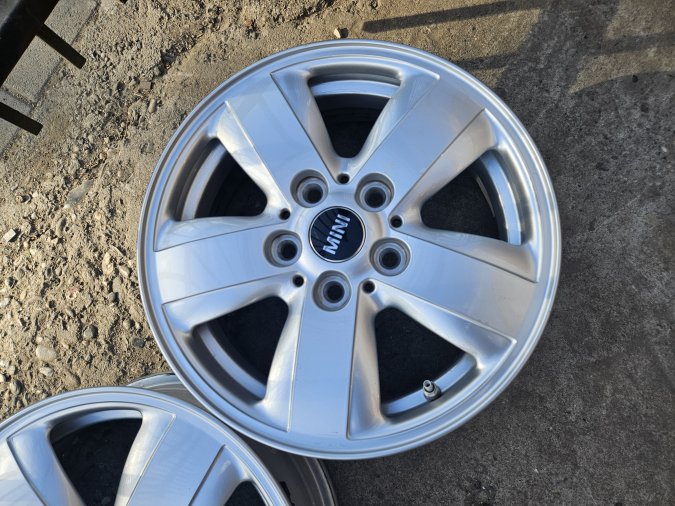 Aluminijumska felna 6J x R15 ET 0