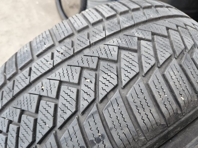 235/50 R19 Continental