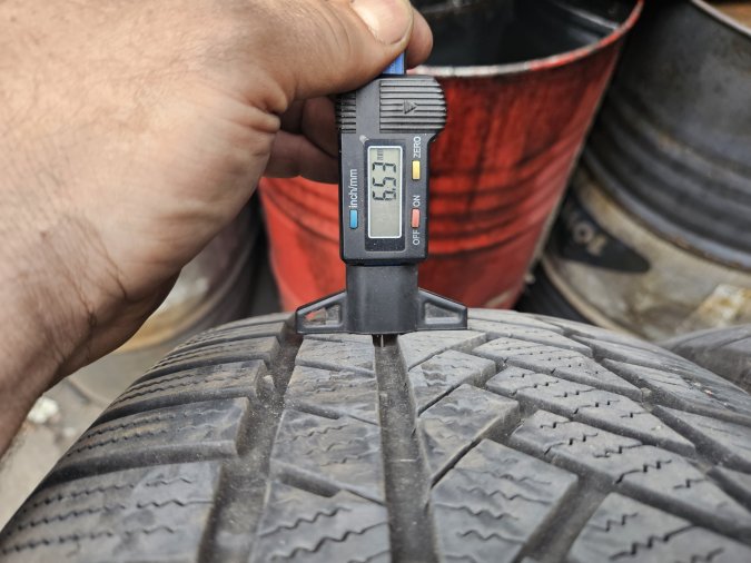 235/50 R19 Continental