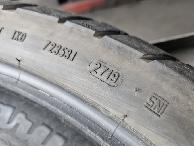 125/80 R21 Nokian