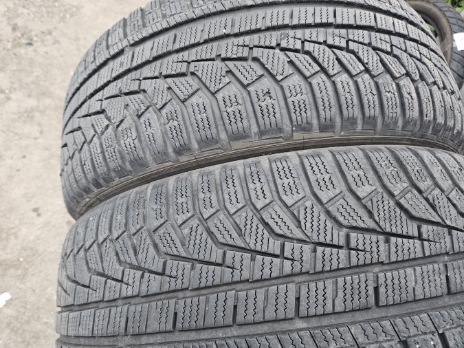 235/50 R19 Hankook