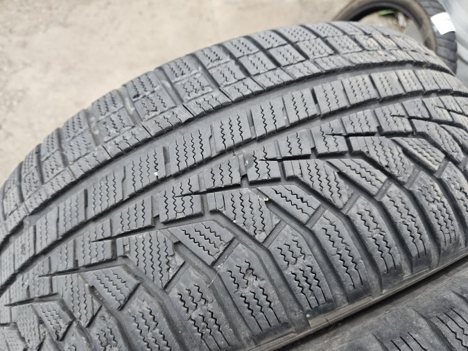235/50 R19 Hankook