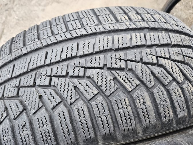 235/50 R19 Hankook