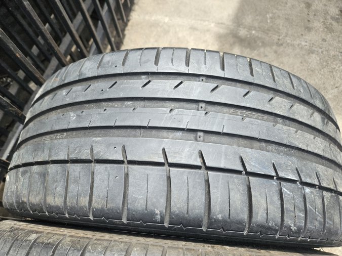 215/40 R18 Kumho Tire